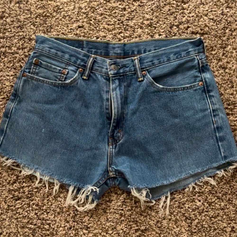 Levi’s 505 Cut Off Jean Denim Shorts W 33, fits like a size 30